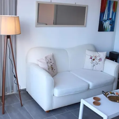 Apartament Karya Is 50 Meters From The
