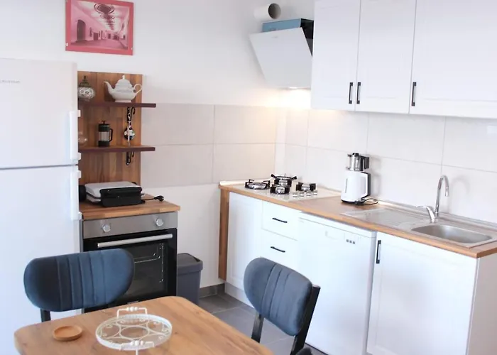 Karya Is 50 Meters From The * 博德鲁姆