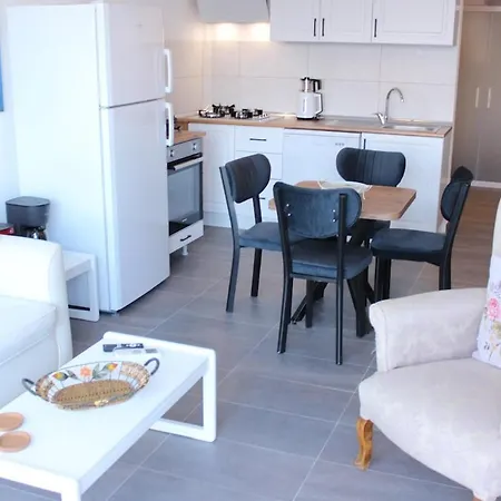 Karya Is 50 Meters From The Διαμέρισμα